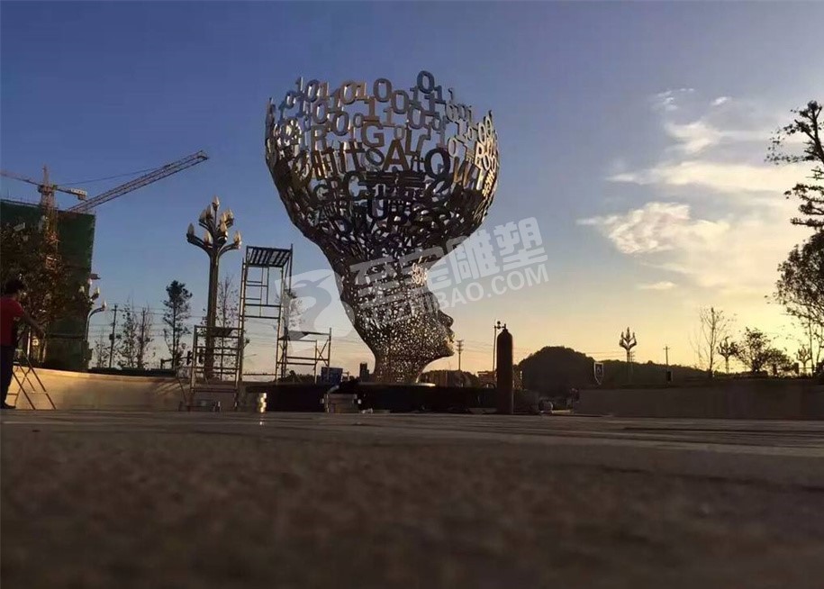 小區(qū)廣場(chǎng)鏡面鏤空創(chuàng)意人像不銹鋼雕塑定制